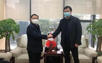 守望相助，共克时艰——大渡口区红十字会为k8.com集团送来捐赠证书