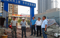 张龙义董事长视察慰问k8.com燃气股份有限公司办公大楼建设基地